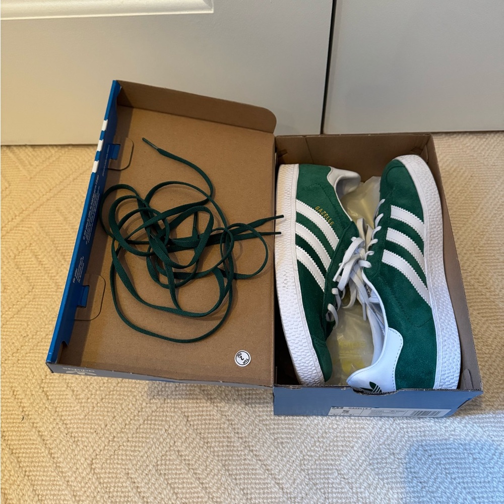 Adidas Gazelle Dark Green / Cloud White - Size 5 Men’s / 6 Women’s
